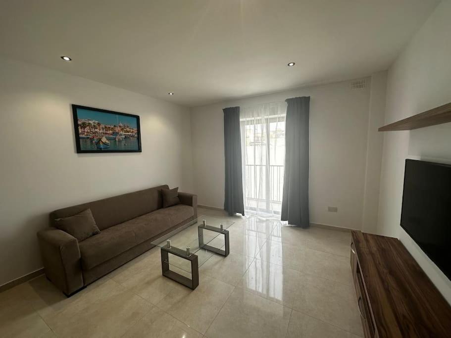 Apartment Bright 1 Bedroom In Noah Apartments, *